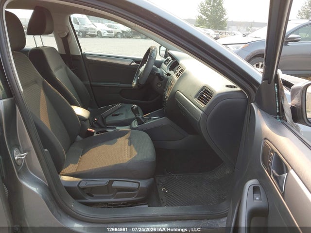 2015 Volkswagen Jetta 2.0l Trendline/2.0l Trendline+ მანქანა იყიდება აუქციონზე, vin: 3VW1K7AJ7FM277665, აუქციონის ნომერი: 12664561
