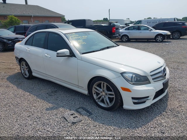 2013 Mercedes-benz C 300 4matic მანქანა იყიდება აუქციონზე, vin: WDDGF8AB3DA757881, აუქციონის ნომერი: 12664731