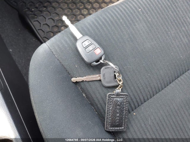 2T3BFREV9HW558775 Toyota RAV4 LE
