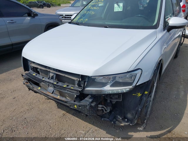 Продаж на аукціоні авто 2018 Volkswagen Tiguan Trendline, vin: 3VV0B7AX2JM143434, номер лоту: 12664893