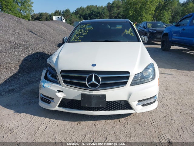 2014 Mercedes-benz C 350 4matic მანქანა იყიდება აუქციონზე, vin: WDDGF8JB3EA960013, აუქციონის ნომერი: 12665067