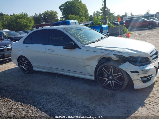 2014 Mercedes-benz C 350 4matic მანქანა იყიდება აუქციონზე, vin: WDDGF8JB3EA960013, აუქციონის ნომერი: 12665067