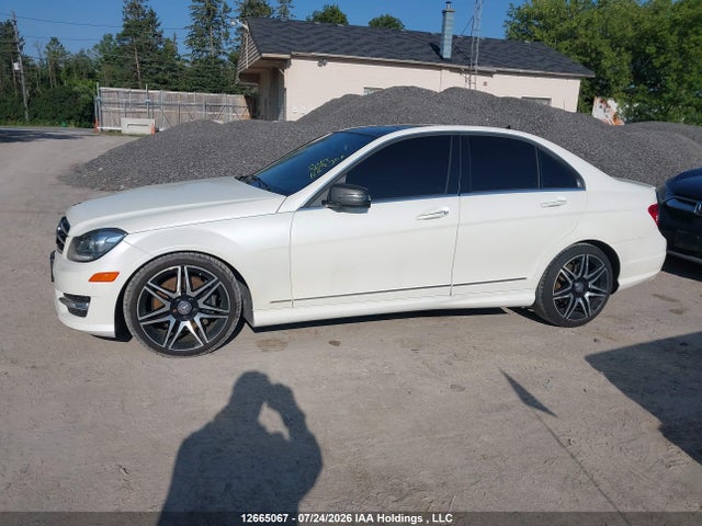 2014 Mercedes-benz C 350 4matic მანქანა იყიდება აუქციონზე, vin: WDDGF8JB3EA960013, აუქციონის ნომერი: 12665067
