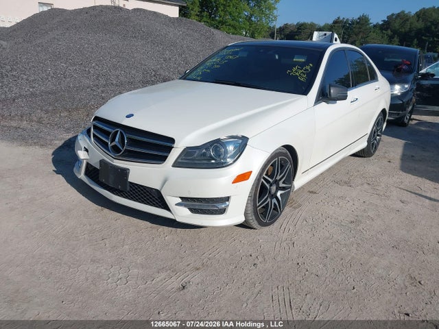 2014 Mercedes-benz C 350 4matic მანქანა იყიდება აუქციონზე, vin: WDDGF8JB3EA960013, აუქციონის ნომერი: 12665067