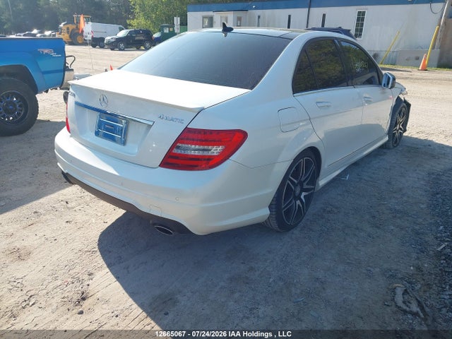 2014 Mercedes-benz C 350 4matic მანქანა იყიდება აუქციონზე, vin: WDDGF8JB3EA960013, აუქციონის ნომერი: 12665067