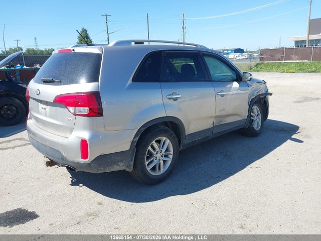 KIA Sorento 2015 5XYKTCA60FG562150 Image 4