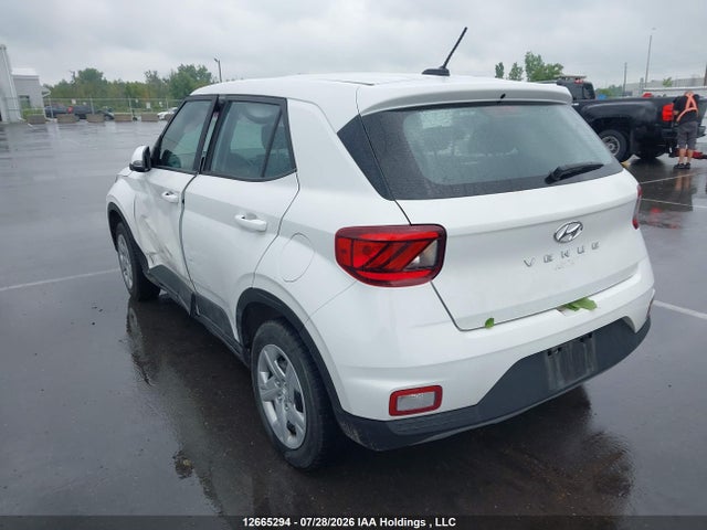 Hyundai Venue Essential 2024 KMHRB8A30RU286636 Image 3