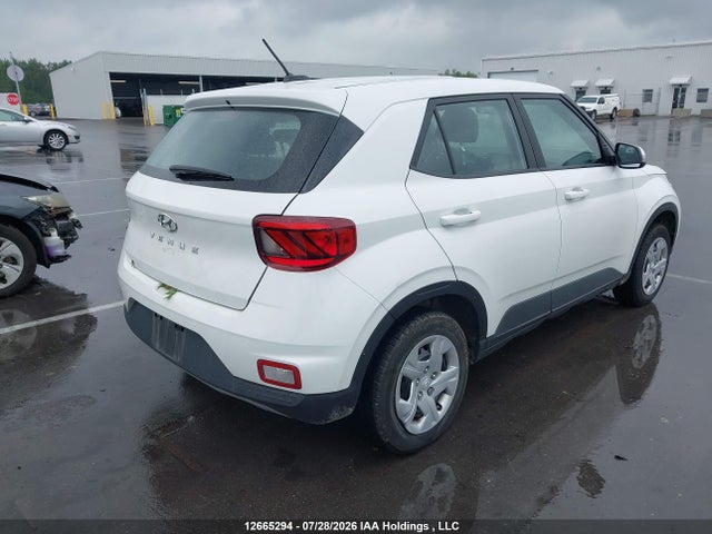 Hyundai Venue Essential 2024 KMHRB8A30RU286636 Image 4