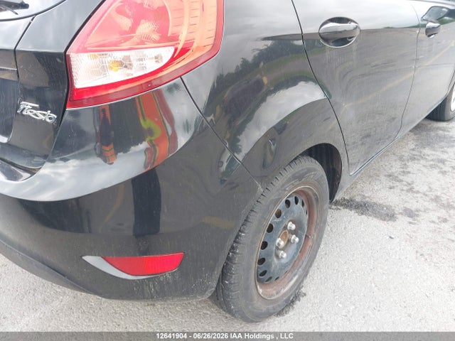 12641904 :رقم المزاد ، 3FADP4EJ3DM221865 vin ، 2013 Ford Fiesta Se مزاد بيع
