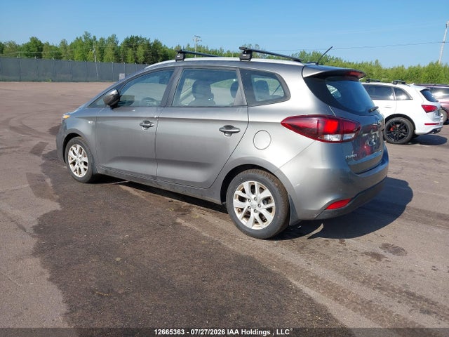 KIA Rondo 2017 KNAHT8A31H7175858 Image 3