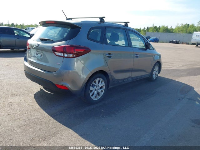 KIA Rondo 2017 KNAHT8A31H7175858 Image 4