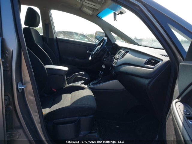 KIA Rondo 2017 KNAHT8A31H7175858 Image 5