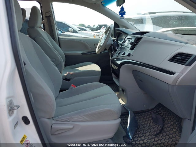 Aukcja sprzedaży 2012 Toyota Sienna, vin: 5TDZK3DC2CS256441, numer aukcji: 12665440
