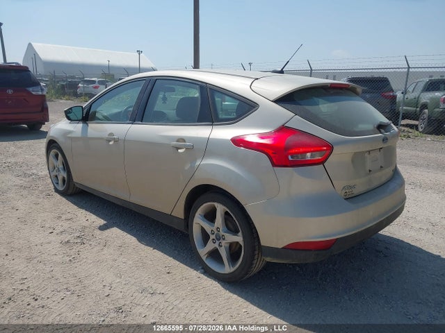 Ford FOCUS SE 2017 1FADP3K28HL250356 Image 3