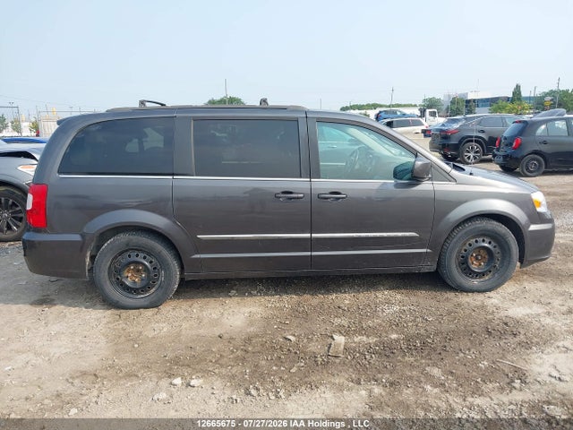 2016 Chrysler Town & Country Touring L მანქანა იყიდება აუქციონზე, vin: 2C4RC1CG5GR282777, აუქციონის ნომერი: 12665675