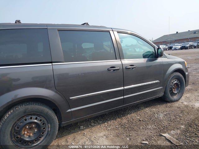 2016 Chrysler Town & Country Touring L მანქანა იყიდება აუქციონზე, vin: 2C4RC1CG5GR282777, აუქციონის ნომერი: 12665675