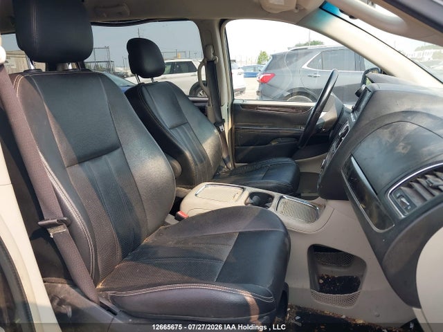 2016 Chrysler Town & Country Touring L მანქანა იყიდება აუქციონზე, vin: 2C4RC1CG5GR282777, აუქციონის ნომერი: 12665675