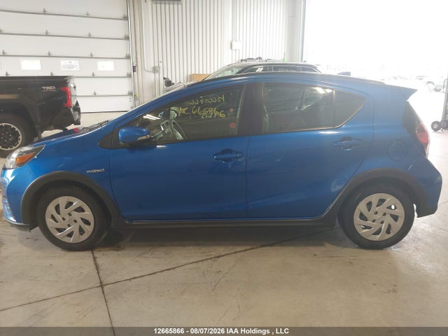Toyota PRIUS C 2018 JTDKDTB30J1609249 Image 15