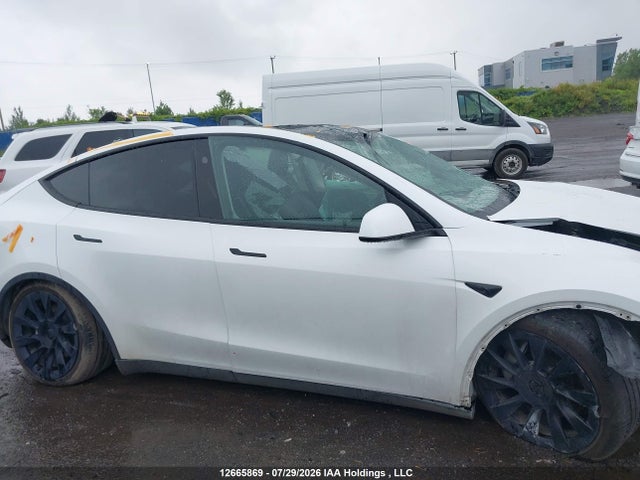 2024 Tesla Model Y მანქანა იყიდება აუქციონზე, vin: 7SAYGDEE9RF026429, აუქციონის ნომერი: 12665869