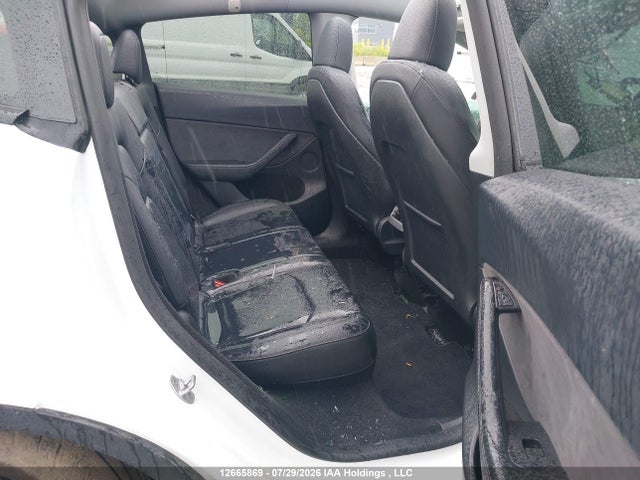 2024 Tesla Model Y მანქანა იყიდება აუქციონზე, vin: 7SAYGDEE9RF026429, აუქციონის ნომერი: 12665869
