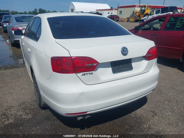 12665901 :رقم المزاد ، 3VW2K7AJ6DM422230 vin ، 2013 Volkswagen Jetta 2.0l Trendline/2.0l Trendline+ مزاد بيع