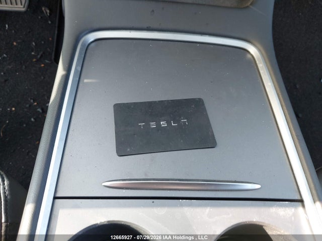 12665927 :رقم المزاد ، 7SAYGDEE1NF564956 vin ، 2022 Tesla Model Y Long Range مزاد بيع