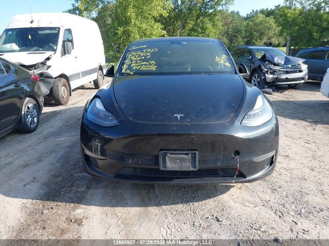 12665927 :رقم المزاد ، 7SAYGDEE1NF564956 vin ، 2022 Tesla Model Y Long Range مزاد بيع