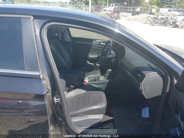 2022 Volkswagen Jetta Highline მანქანა იყიდება აუქციონზე, vin: 3VWGM7BU8NM030974, აუქციონის ნომერი: 12666033