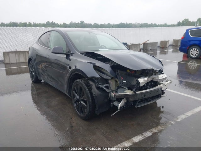 2025 Tesla Model Y მანქანა იყიდება აუქციონზე, vin: 7SAYGDEE1SF275619, აუქციონის ნომერი: 12666093