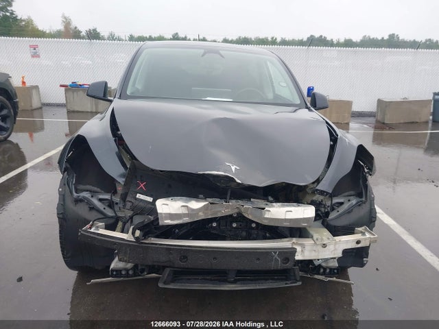 2025 Tesla Model Y მანქანა იყიდება აუქციონზე, vin: 7SAYGDEE1SF275619, აუქციონის ნომერი: 12666093