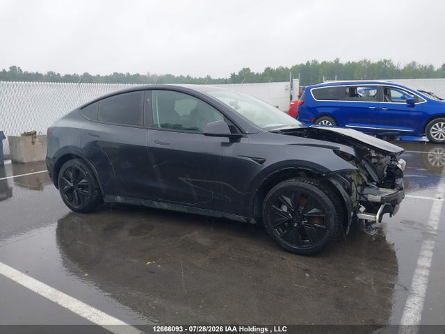 2025 Tesla Model Y მანქანა იყიდება აუქციონზე, vin: 7SAYGDEE1SF275619, აუქციონის ნომერი: 12666093