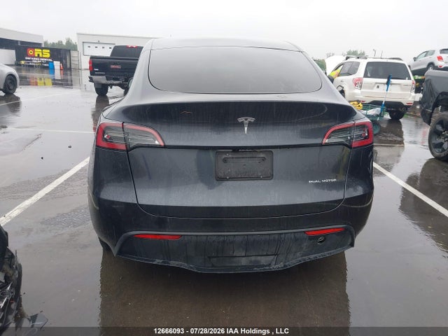2025 Tesla Model Y მანქანა იყიდება აუქციონზე, vin: 7SAYGDEE1SF275619, აუქციონის ნომერი: 12666093