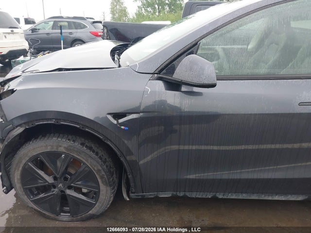 2025 Tesla Model Y მანქანა იყიდება აუქციონზე, vin: 7SAYGDEE1SF275619, აუქციონის ნომერი: 12666093