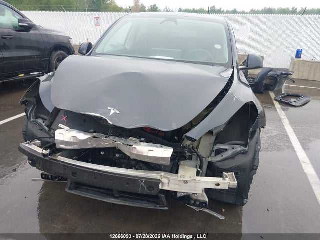 2025 Tesla Model Y მანქანა იყიდება აუქციონზე, vin: 7SAYGDEE1SF275619, აუქციონის ნომერი: 12666093
