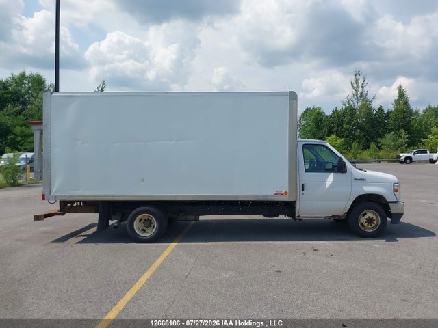 Ford Econoline E450 Super Duty Cutaway Van 2022 1FDWE4FK8NDC02169 Image 13