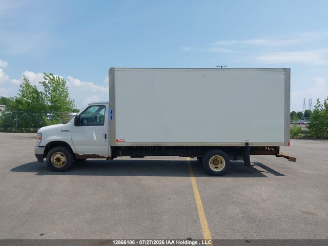 Ford Econoline E450 Super Duty Cutaway Van 2022 1FDWE4FK8NDC02169 Image 14
