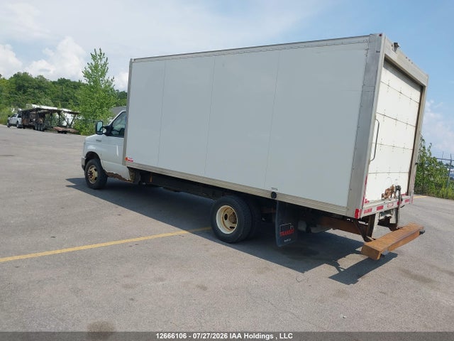 Ford Econoline E450 Super Duty Cutaway Van 2022 1FDWE4FK8NDC02169 Image 3