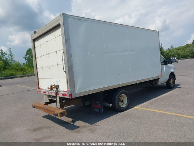 Ford Econoline E450 Super Duty Cutaway Van 2022 1FDWE4FK8NDC02169 Image 4