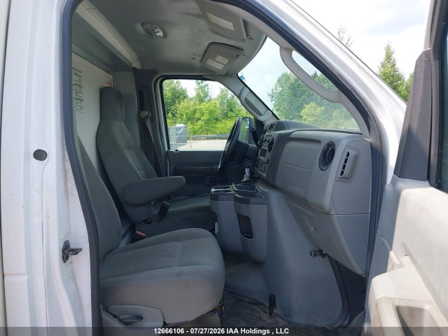 Ford Econoline E450 Super Duty Cutaway Van 2022 1FDWE4FK8NDC02169 Image 8