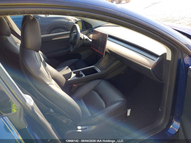 12666142 :رقم المزاد ، 7SAYGAEE5NF541985 vin ، 2022 Tesla Model Y Long Range مزاد بيع