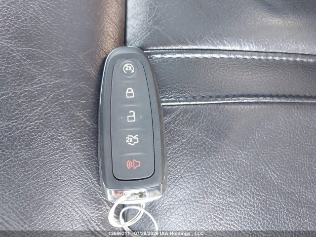 Lincoln MKT 2015 2LMHJ5NK0FBL00037 Image 11