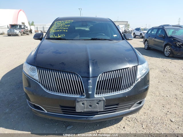 Lincoln MKT 2015 2LMHJ5NK0FBL00037 Image 12