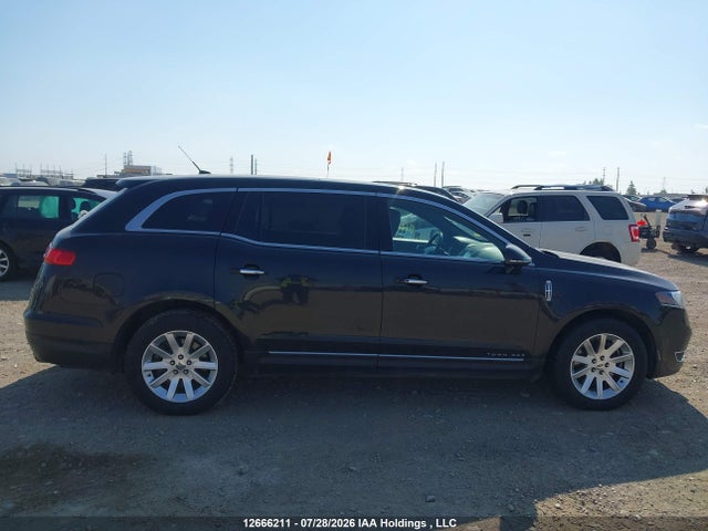 Lincoln MKT 2015 2LMHJ5NK0FBL00037 Image 13