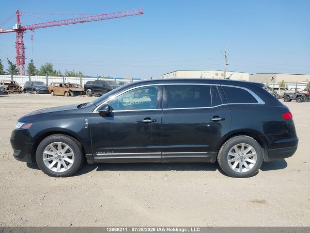 Lincoln MKT 2015 2LMHJ5NK0FBL00037 Image 14