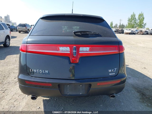 Lincoln MKT 2015 2LMHJ5NK0FBL00037 Image 16