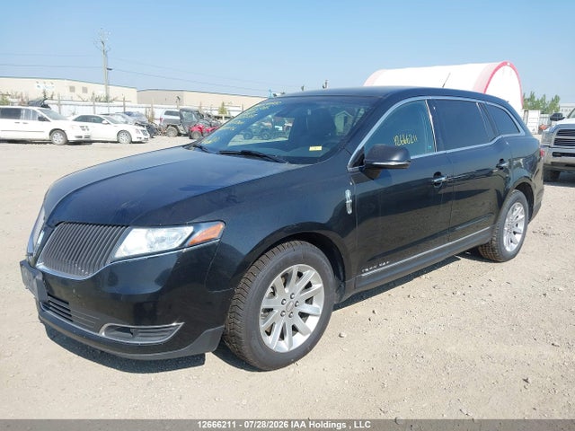 Lincoln MKT 2015 2LMHJ5NK0FBL00037 Image 2