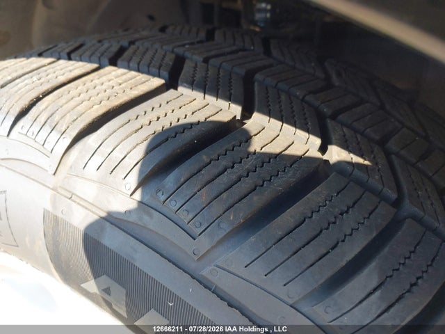 Lincoln MKT 2015 2LMHJ5NK0FBL00037 Image 21