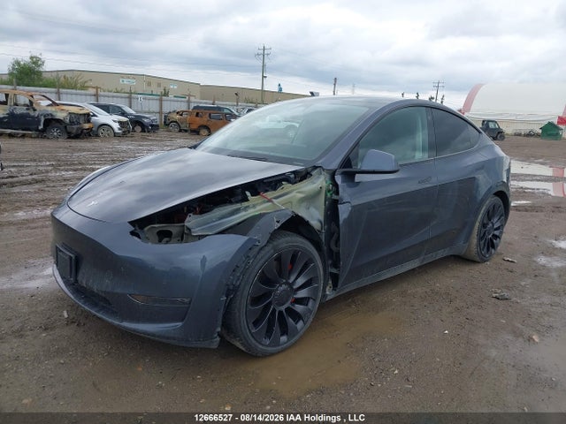 Tesla Model Y 2021 5YJYGDEF8MF081324 Image 2