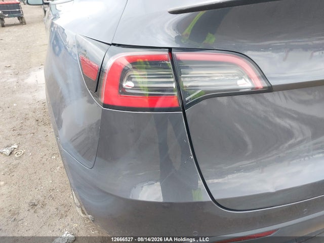 Tesla Model Y 2021 5YJYGDEF8MF081324 Image 22