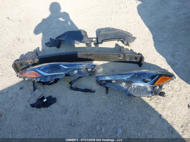 12666973 :رقم المزاد ، 7MUBAABG0RV098825 vin ، 2024 Toyota Corolla Cross Le مزاد بيع
